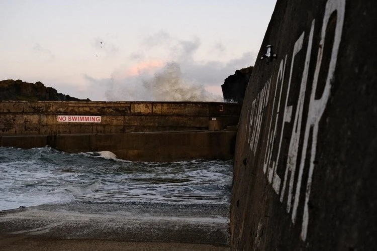 Daily Astia by Ross - Image 2